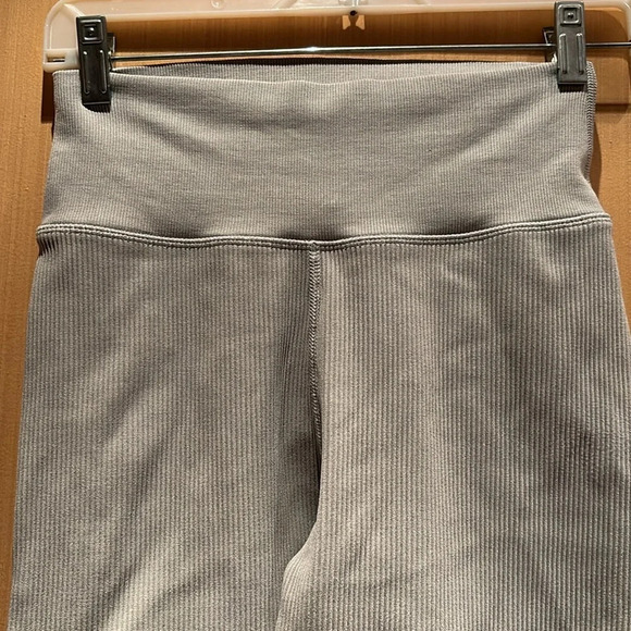 Aerie Offline Women's Main Squeeze Seamless High Rise Waffle Leggings Stone Gray - Picture 2 of 11